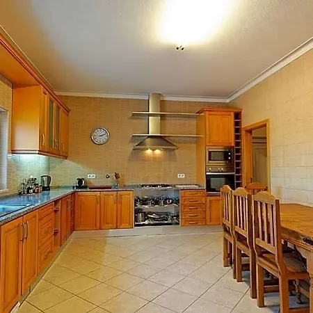 וילה Sleeps 8 Pool Air Con Wifi אלבור