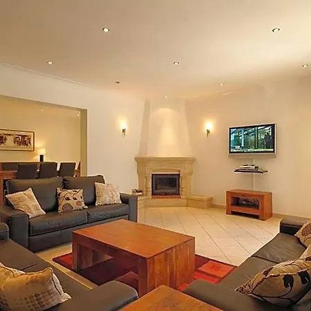Villa Sleeps 8 Pool Air Con Wifi *