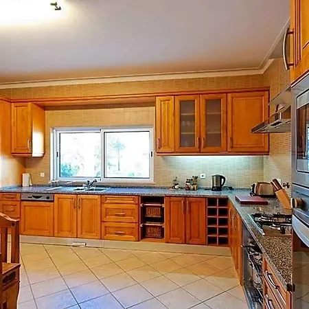 Sleeps 8 Pool Air Con Wifi וילה