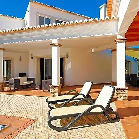 Sleeps 8 Pool Air Con Wifi אלבור