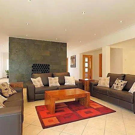 Sleeps 8 Pool Air Con Wifi