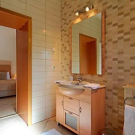 וילה Sleeps 8 Pool Air Con Wifi *